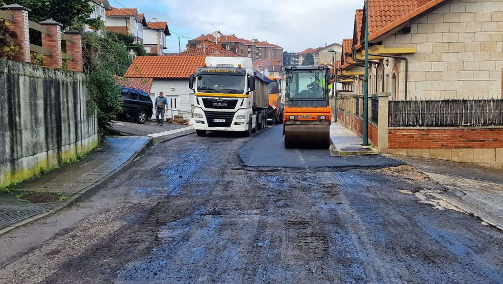Trabajos de renovación del pavimento del barrio La Cuba de Abajo de Suances