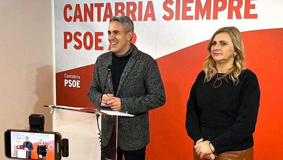Pablo Zuloaga y Noelia Cobo, durante la rueda de prensa