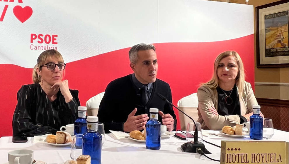 Desayuno informativo del PSOE con Pablo Zuloaga, Eugenia Gómez de Diego y Noelia Cobo