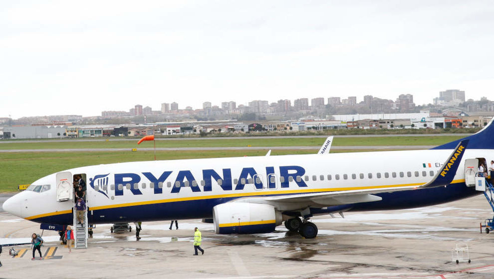 Avión de Ryanair en el Seve Ballesteros