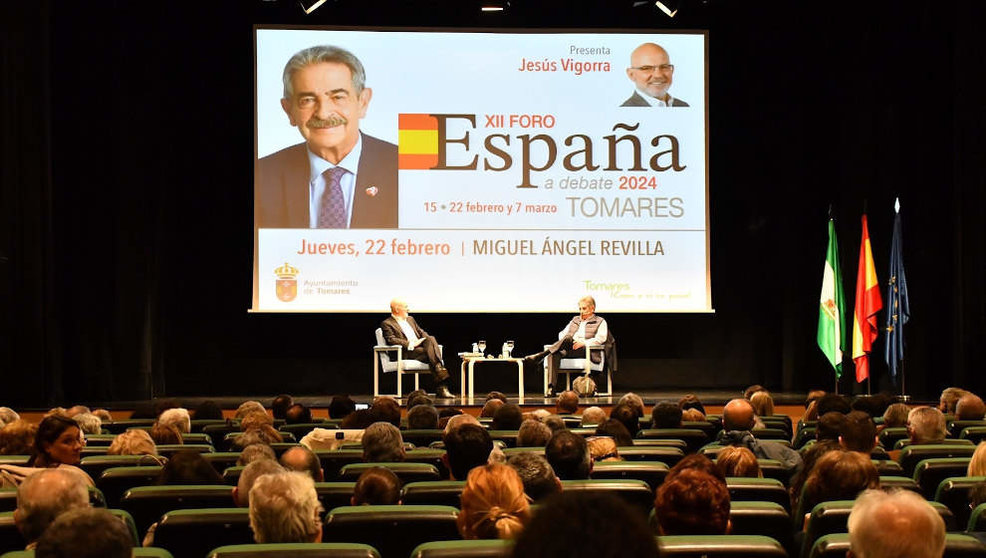Miguel Ángel Revilla en la segunda sesión del XII Foro España a debate organizado por el Ayuntamiento de Tomares