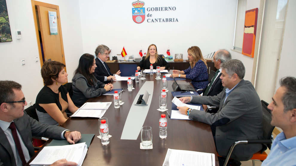 La consejera de Presidencia, Justicia, Seguridad y Simplificación Administrativa, Isabel Urrutia, preside el Grupo de Trabajo de la Justicia Gratuita