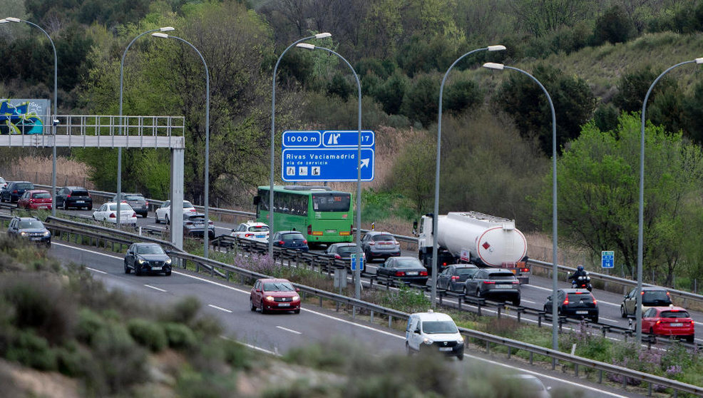Tráfico en la autovía A-3 durante la segunda fase de la operación salida por Semana Santa, a 27 de marzo de 2024, en Madrid (España)