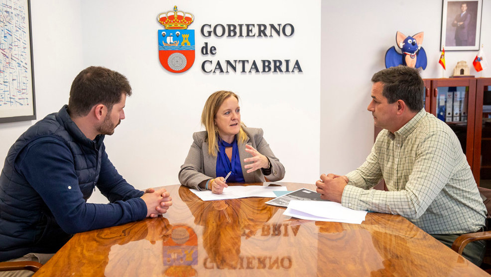 La consejera de Presidencia, Isabel Urrutia, se reÃºne con el alcalde de Cieza, Juan Manuel Cuevas

GOBIERNO

02/5/2024