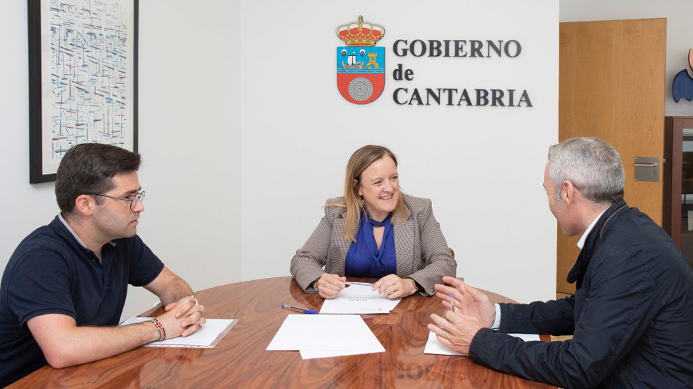 La consejera de Presidencia, Justicia, Seguridad y Simplificación Administrativa, Isabel Urrutia, recibe al alcalde de Guriezo. 
30 abril 2024