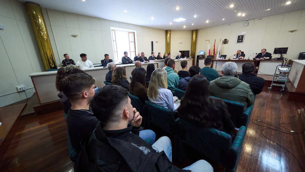 Los acusados (2i) y (4i) durante el juicio por el accidente mortal de Castelar, en la Audiencia Provincial de Cantabria