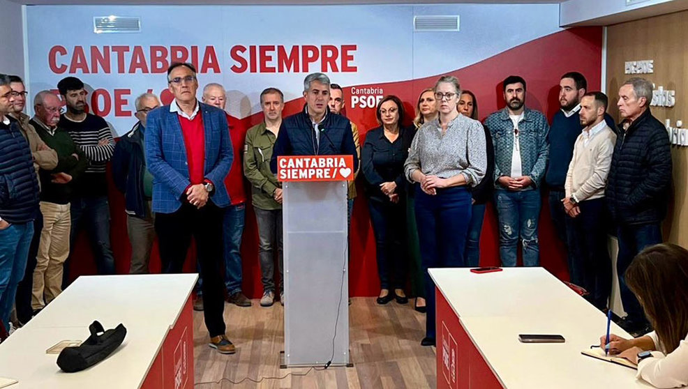 Rueda de prensa del secretario general del PSC-PSOE, Pablo Zuloaga, sobre el Hospital de Laredo