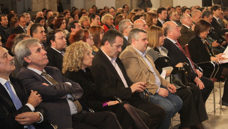 Miembros del Gobierno y diputados del Parlamento de Cantabria durante el 35 Aniversario del Estatuto de Autonomía