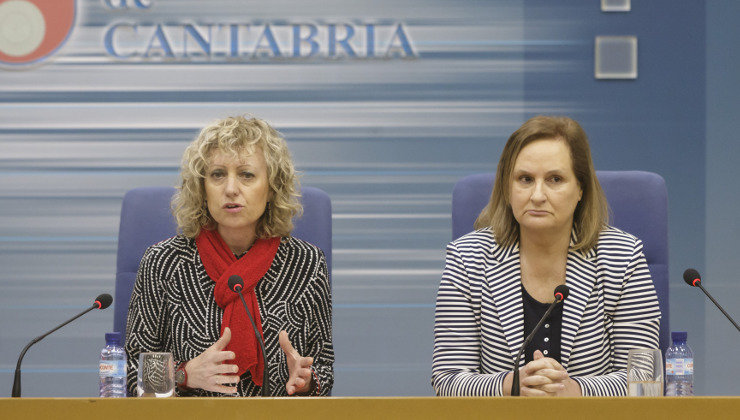 La vicepresidenta del Gobierno, Eva Díaz Tezanos, y la presidenta del CERMI-Cantabria, Mar Arruti, durante la presentación del anteproyecto de ley sobre los derechos de las personas con discapacidad