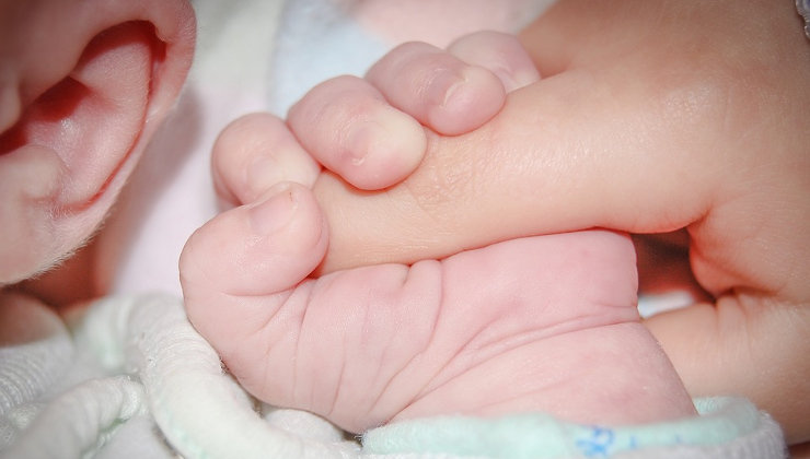 El primer bebé del año en Cantabria se llama Ángel y pesó 4,57 kilos