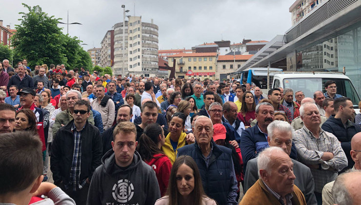Miles de aficionados han seguido el encuentro de la Gimnástica en Torrelavega