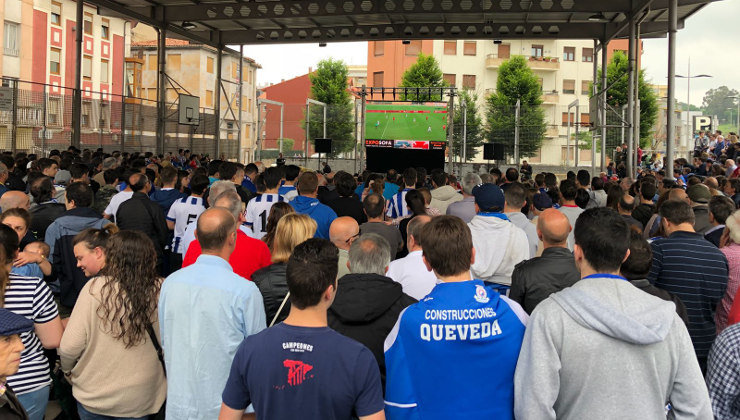 Miles de aficionados han seguido el encuentro de la Gimnástica en Torrelavega