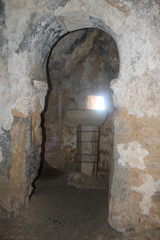Pila del interior de la ermita de Socueva | Foto: edc