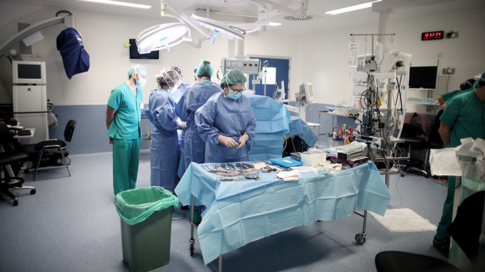 Los cántabros en lista quirúrgica suben a 18.500 y los días de espera a 173