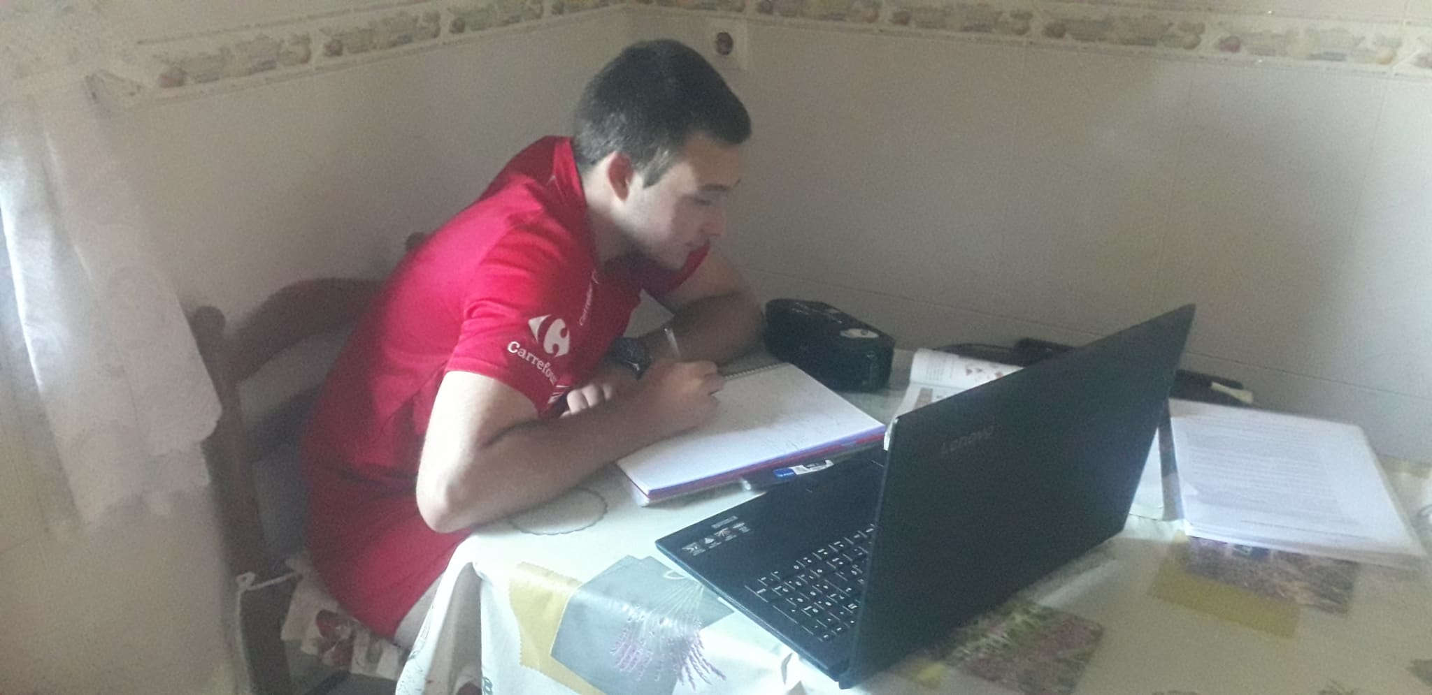 Alberto se prepara para los exámenes
