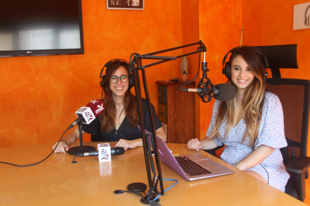 Carla Higuera y Elisa Puente son las locutoras de ‘Cantabria en Sintonía’ en Cadena Mix Fm