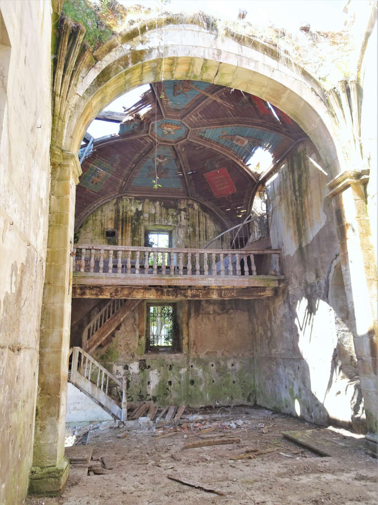 El coro del interior de la ermita, con la cúpula interna de madera | Foto: O.L.