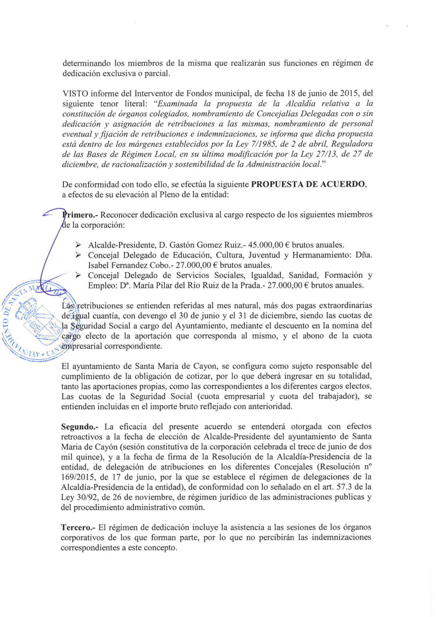 Página del acta del pleno de 2015 en el que se detallan los concejales liberados de Santa María de Cayón