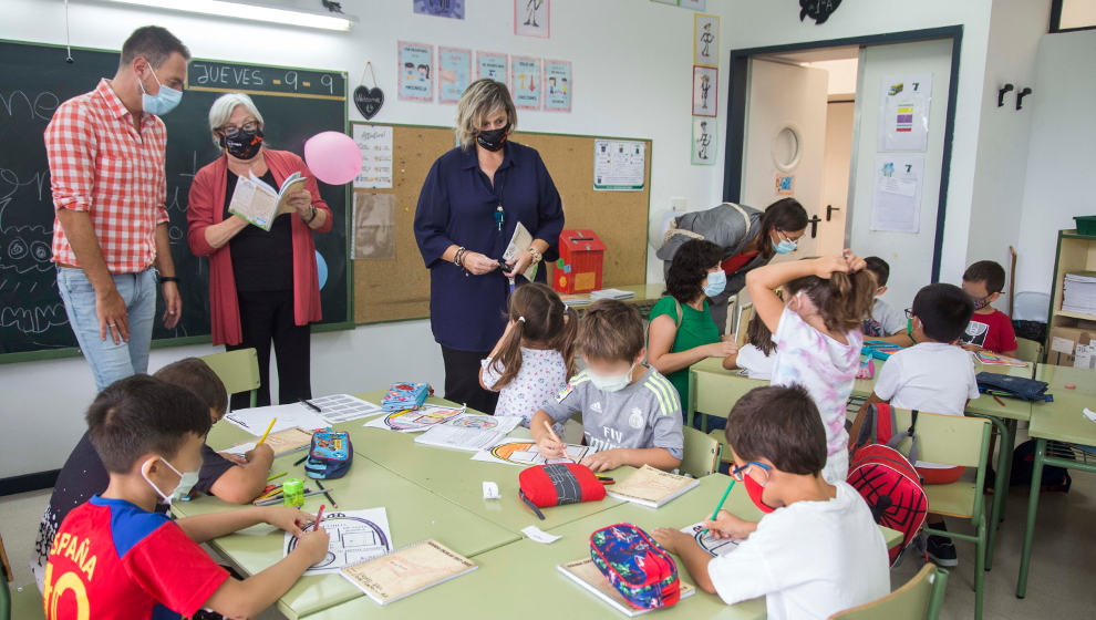 El Ayuntamiento destina este curso más de 292.200 euros en ayudas y becas a la educación