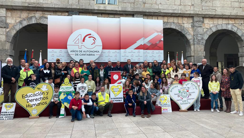 Corazones que dan voz a la solidaridad y a la educación en Cantabria