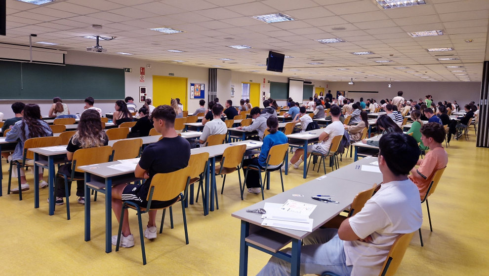 El Parlamento cántabro pide que alumnos con dislexia tengan un 25% más de tiempo para los exámenes de la EBAU