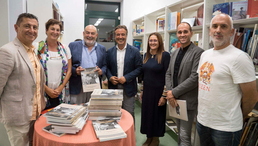 El Ayuntamiento lanza 800 ejemplares de un libro sobre la Cueva de El Mazo