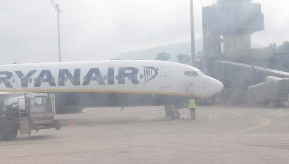 Desviados dos vuelos a Bilbao y Vitoria al no poder aterrizar en Santander por la niebla