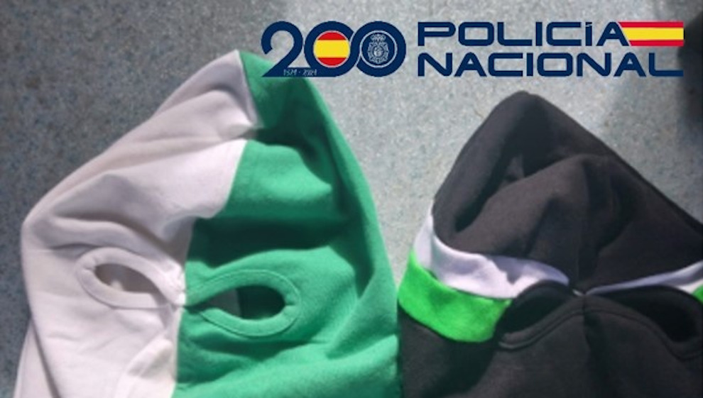La Policía sanciona a siete radicales del Racing que fueron a Oviedo y requisa un hacha de grandes dimensiones