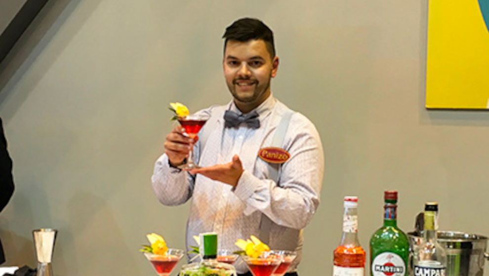 El barman cántabro Borja Gutiérrez Aguirre competirá este lunes en el Concurso Nacional de Cócteles con  La Gilda 