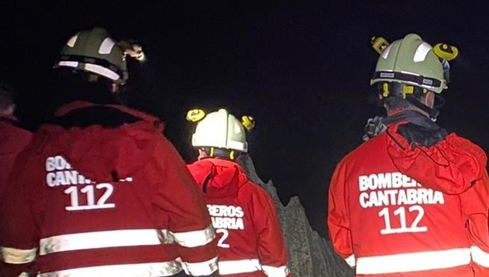 Los bomberos rescatan a dos jóvenes en el monte La Garita que no podían seguir caminando