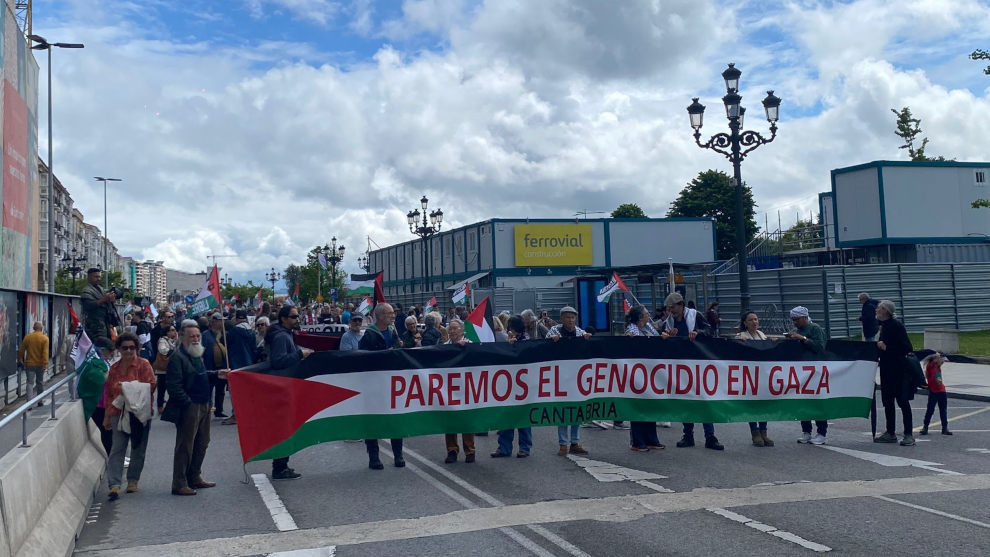 Unas 600 personas se manifiestan en Santander para exigir "el fin del genocidio" de Israel contra Palestina