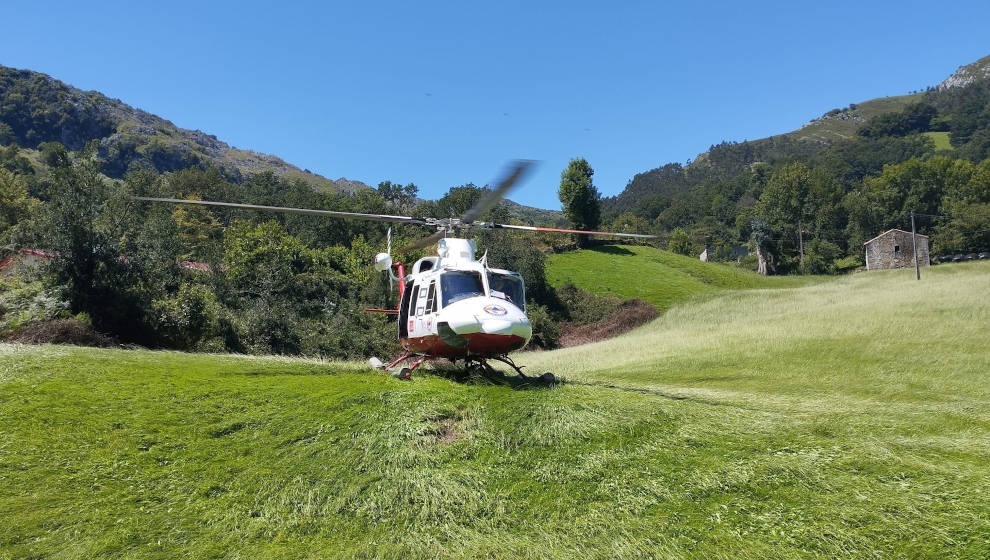 Rescatados en helicóptero dos senderistas de 67 y 74 años enriscados en Arredondo